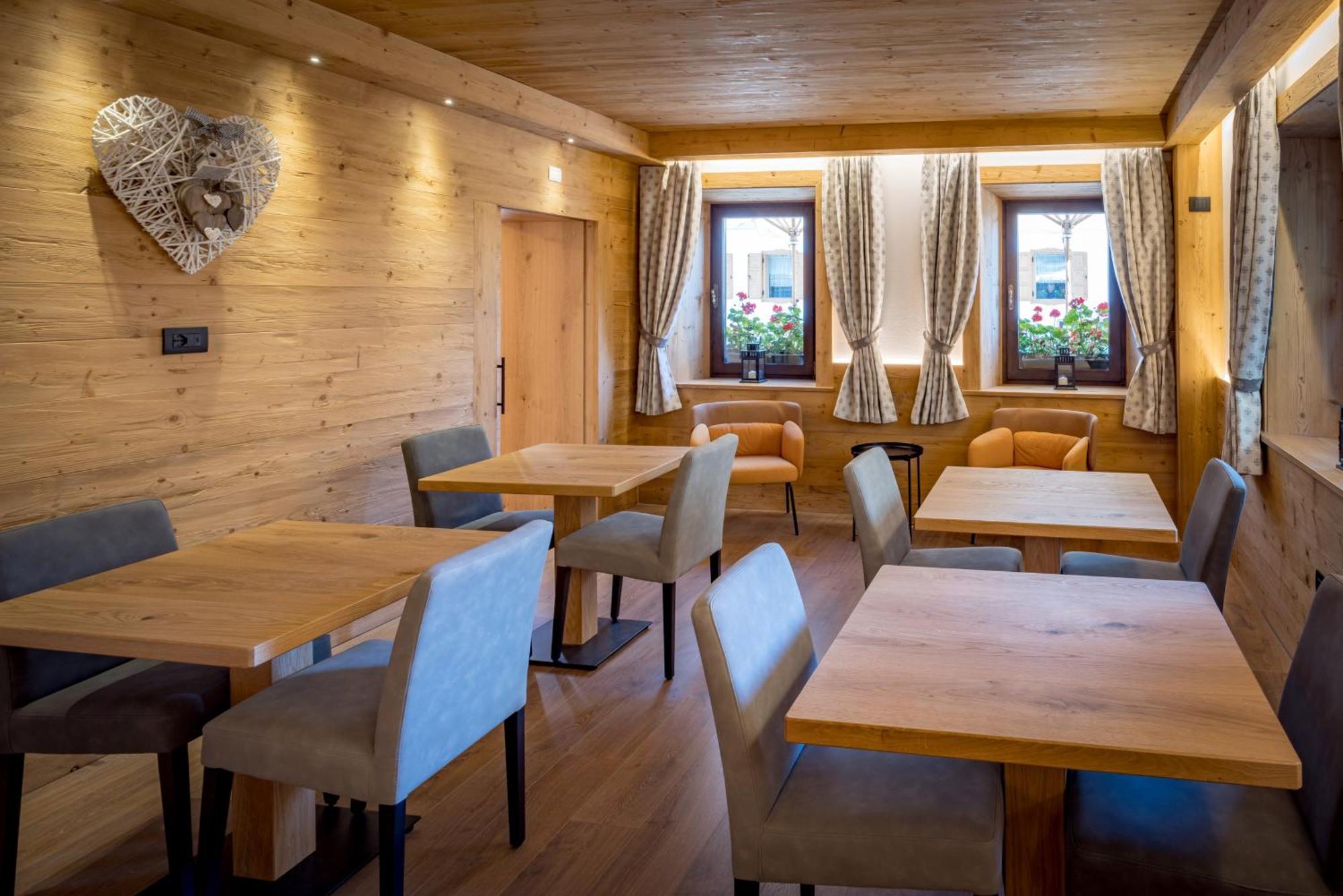 Il Cavallino - Albergo & Appartamenti Сапада Екстериор снимка